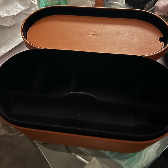 Dyson airwrap box - Picture 2 of 4